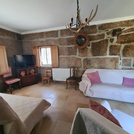 Casa Pedrinhas Pousade Tatil Evi Guarda